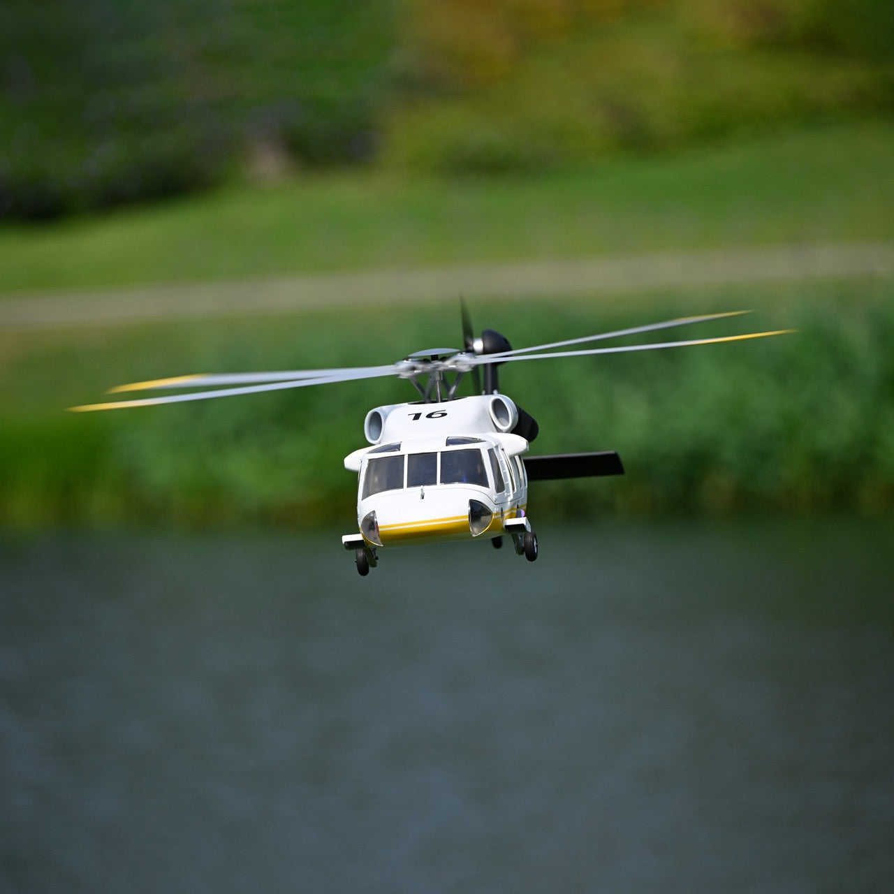 Flywing UH-60L 470 ACE GPS/ATT Scale RC Helicopter (RTF) – Sikorsky Black Hawk